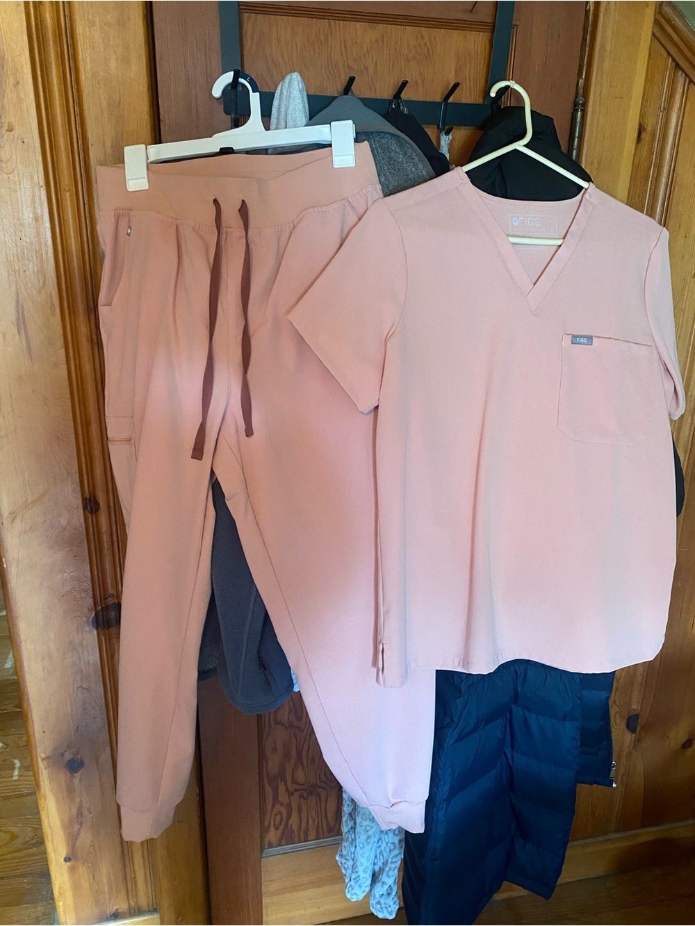 FIGS Women’s V-Neck Scrub Top & Jogger Pant Set in Pink Sand